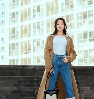 张雪迎|21岁张雪迎撞衫26岁迪丽热巴，没想到这次热巴会完全被“碾压”！