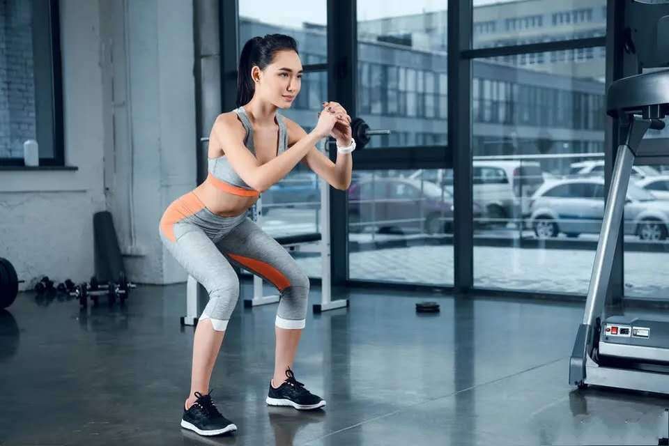 怎么样才能让自己的身姿挺拔 b727fad2f9b747c1a17af426461ec062.jpeg