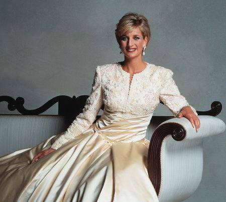 卡米拉|戴安娜遗产中的珠宝，除了留给儿媳，大多都让卡米拉戴着秀尊贵了