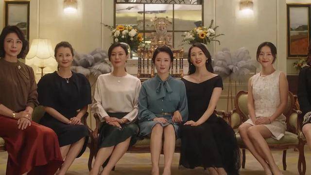 连霸|连霸热搜半个月，这个夏天她们火出圈了