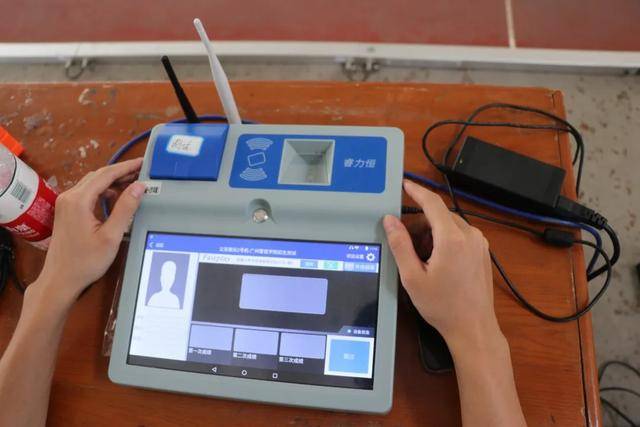 人民|面试进行时！“智慧招生”，让家长称心考生安心