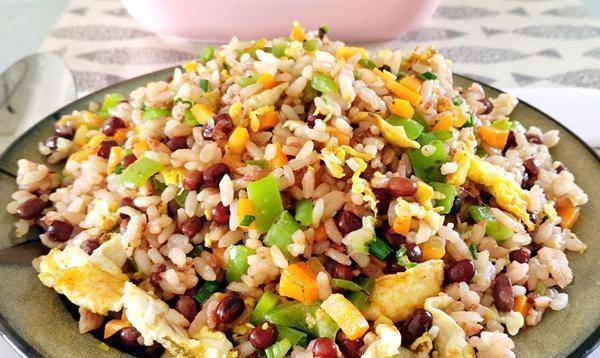 米饭怎么做好吃法 7a41501e99d9444f8d1c1433710eaf70.jpeg