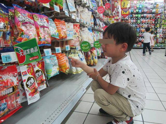 饮食|家长无从下手？关于儿童饮食，应遵循这五大原则给孩子选食品时