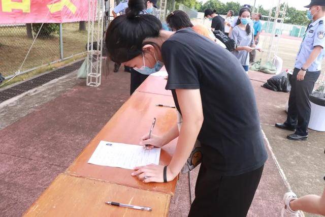 人民|面试进行时！“智慧招生”，让家长称心考生安心