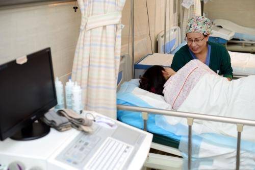 孕妈从进产房就哆嗦，有一种冷叫做“产房冷”，医生：为了你好