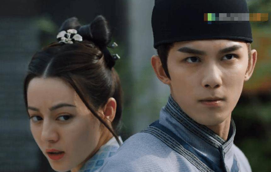 原创《长歌行》主演红毯秀,男主吴磊看热巴的眼神,cp感溢出屏幕了