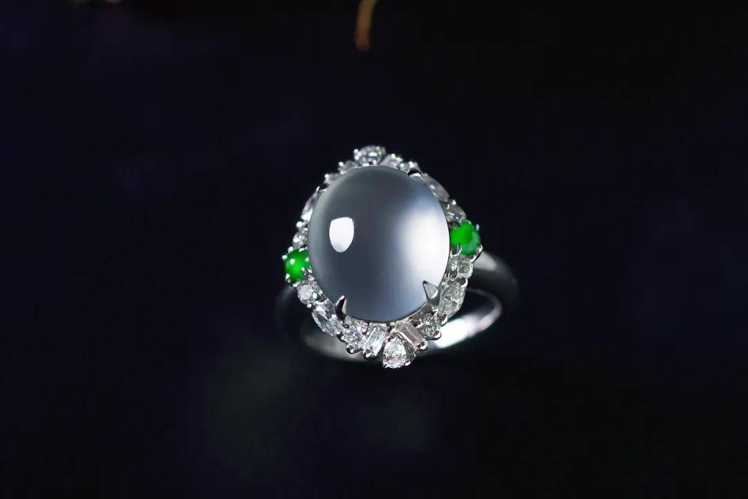 翡翠|裸石 or 镶嵌谁才是你的最爱？别着急，看完再下结论~