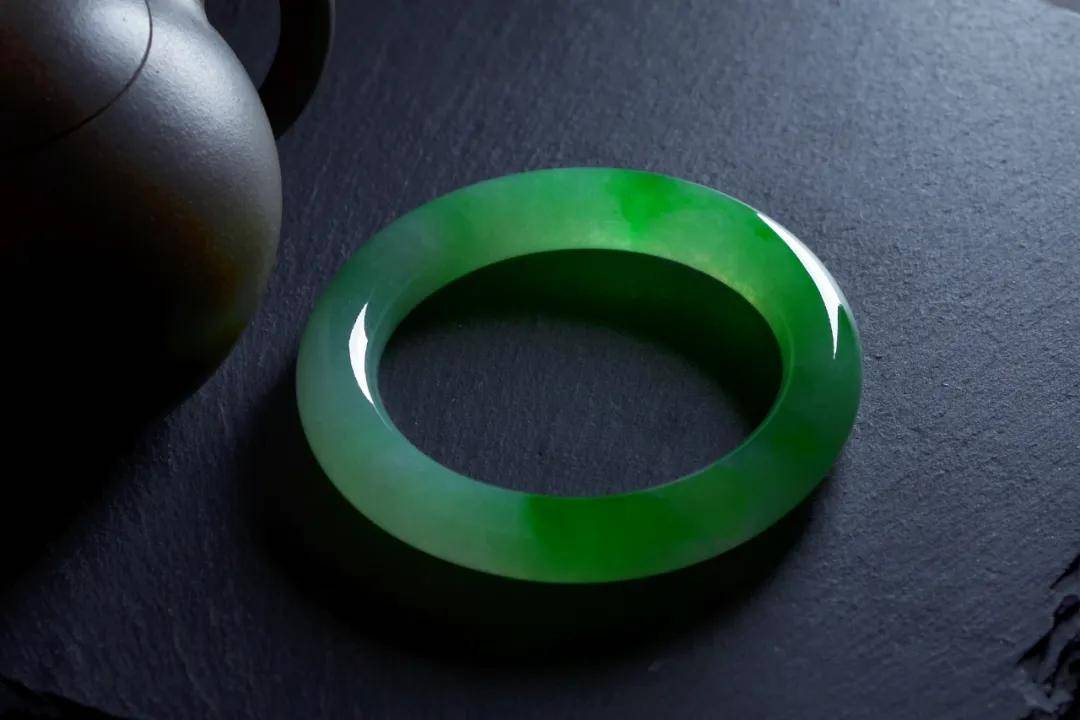 翡翠|裸石 or 镶嵌谁才是你的最爱？别着急，看完再下结论~