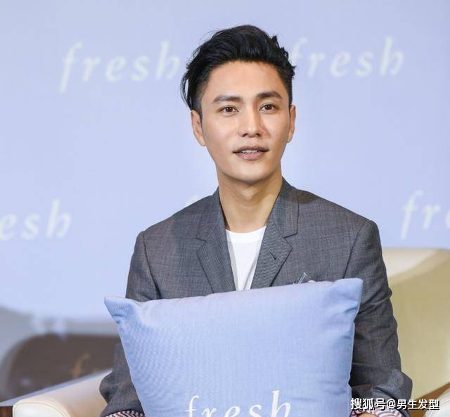 发型|脸上有这4个特征的男生，特别适合留“背头”发型，轻熟显帅气