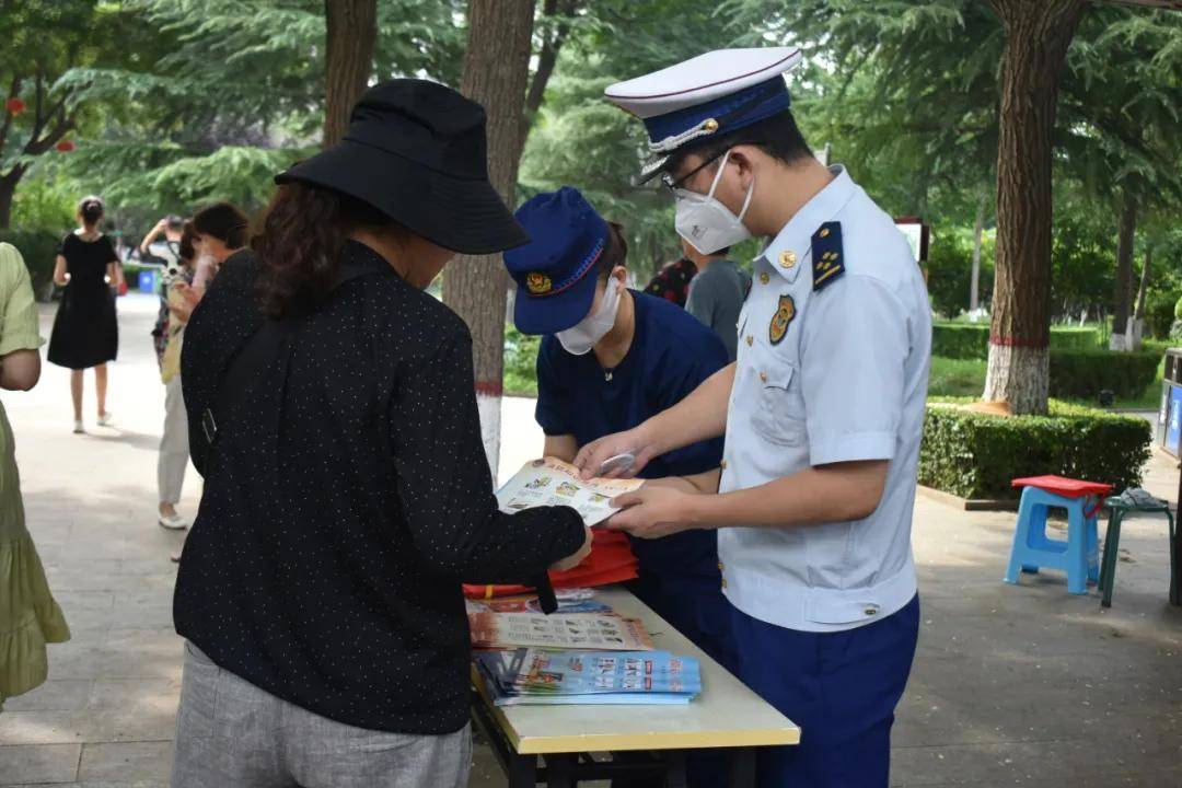 怎样进入群众心里 b9803de667a54b08ab1e5e8b819f67ee.jpeg