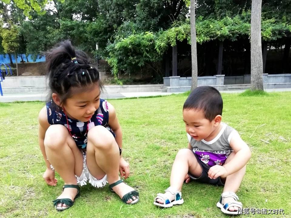 男童|病危通知下达12次，迷糊中哭喊：怕，妈妈抱2岁男童发烧120多天