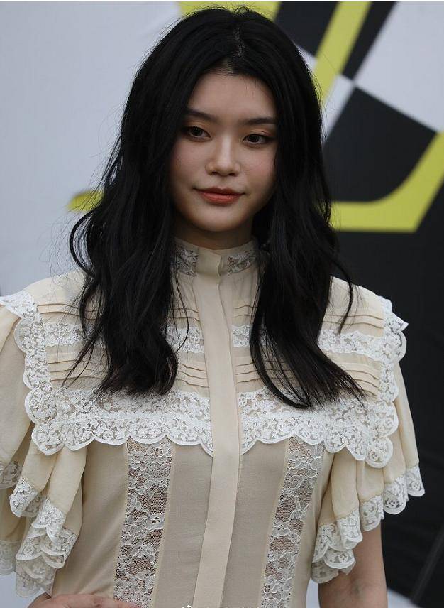 奚梦瑶|LV大秀：虞书欣腿粗万茜毫无星味，奚梦瑶发福成大妈，热巴美到炸