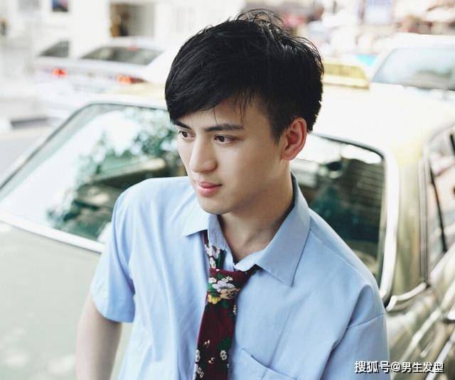 休闲|男生穿“短袖衬衫”休闲帅气，夏天有这6套就够了，轻松告别闷热