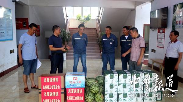 朱杨镇|江津区朱杨镇夏日送清凉 滴滴关爱润心田