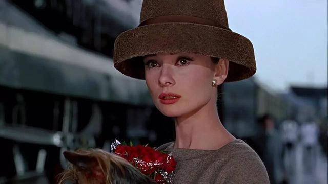 经典|被无数男人深爱，今成一代经典，奥黛丽赫本原来是这样的女人？