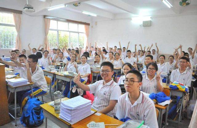 2020高考人数各省排名_2020年浙江省高考录取分数与人数统计,附985大学在浙