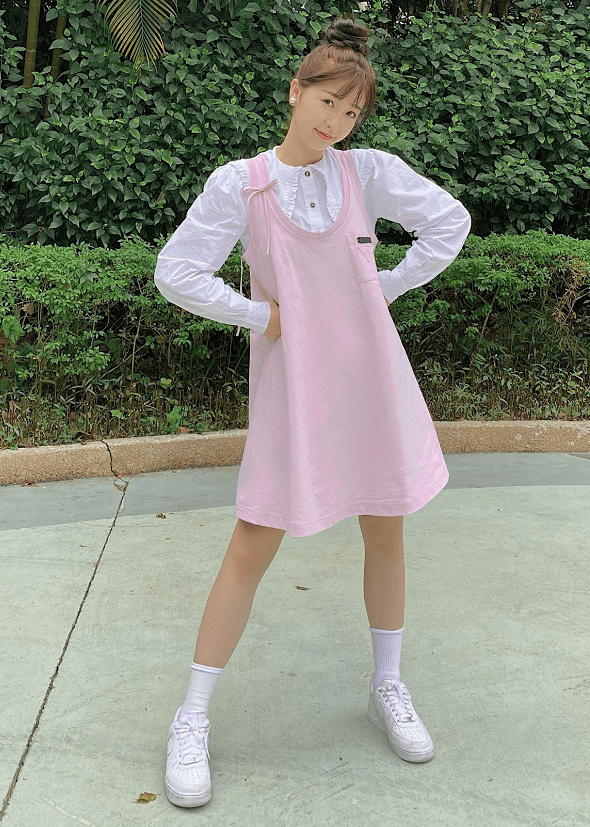 例假|虞书欣模仿杨紫穿“例假裙”，看她侧身时的曲线后，谁顶得住？