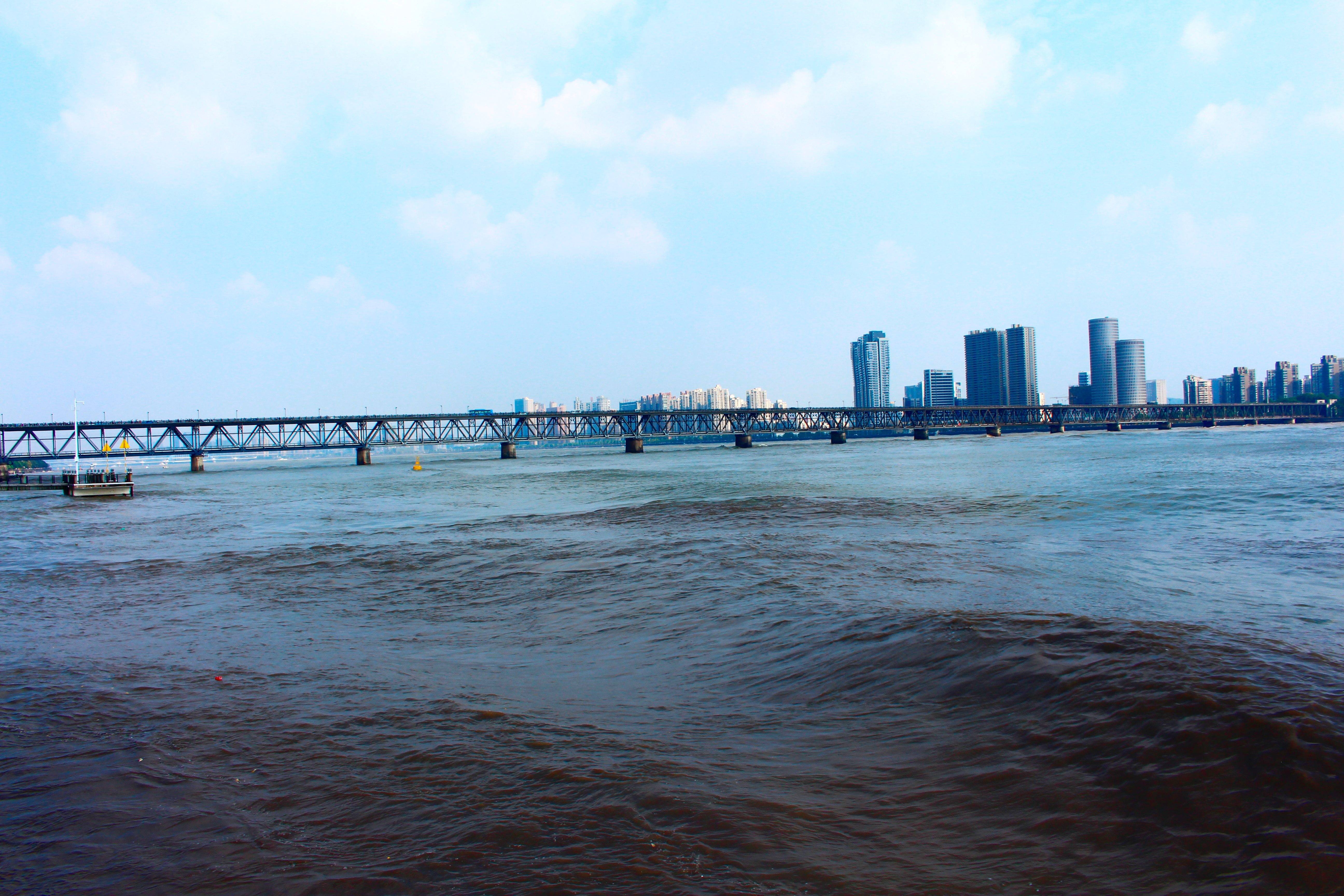 浙江杭州钱塘江大潮