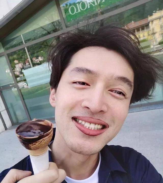 看完想烧掉的男明星自拍刘昊然李现怼大脸自拍胡歌放飞自我