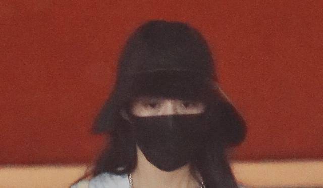 工装裤|赵丽颖现身机场，穿背心工装裤小蛮腰微露，配皮靴时髦又拉风