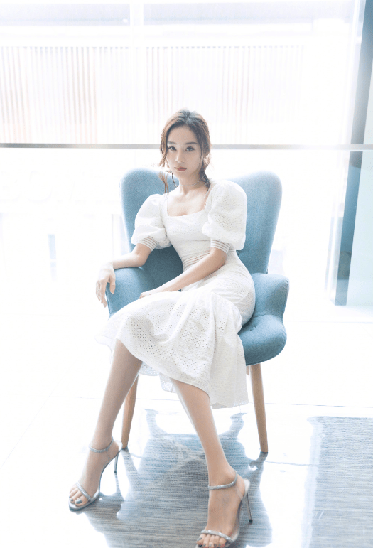 运动服|袁姗姗酷爱穿运动服，难怪被黑，这么“做作”的方式都想得出来