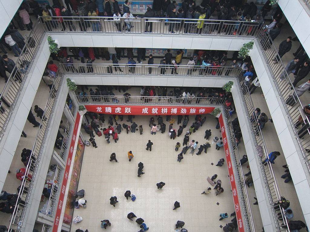孩子|考上清华的人数最多!厉害！衡水中学高考院校录取表：一班69人