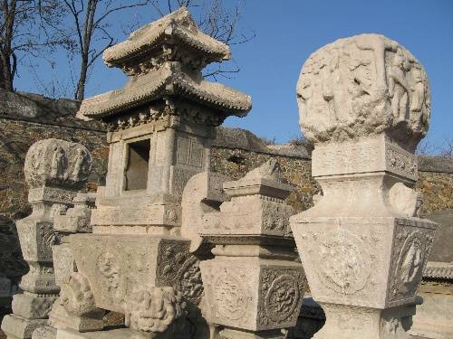 墓园|扭成的人性第三副面孔——记京西田义墓