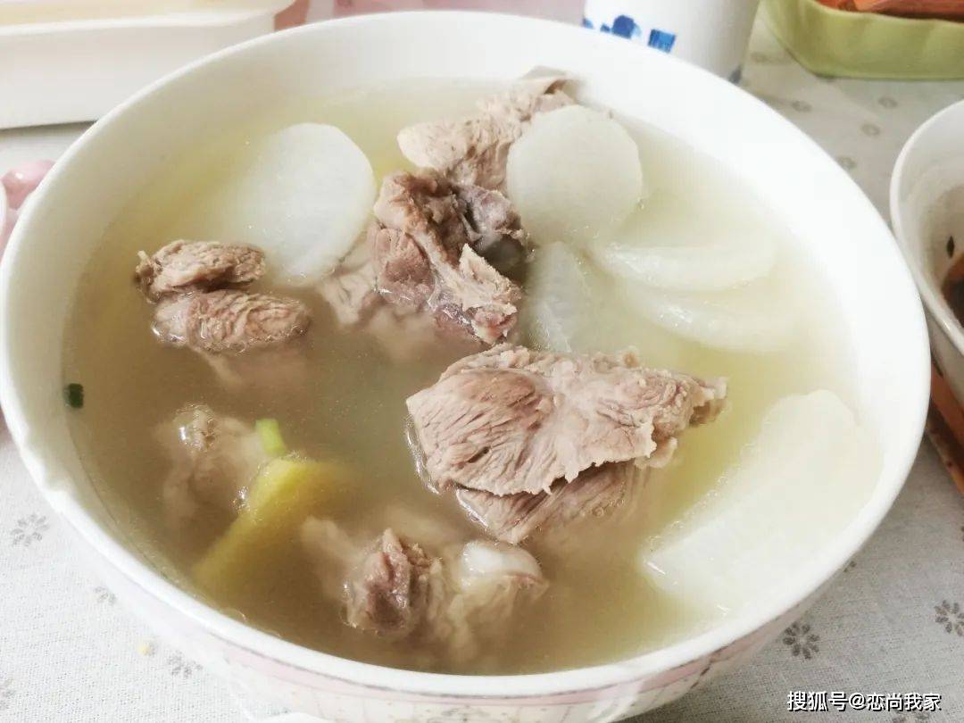 三,白萝卜杂骨汤