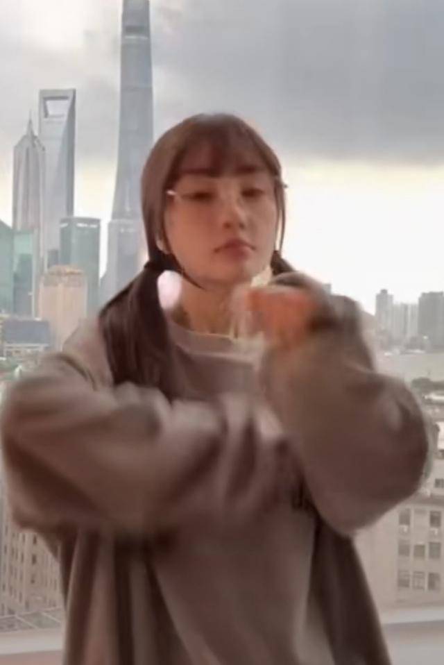 38岁李小璐被打脸？网店疑抄袭名牌却自称原创，