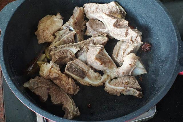 酱骨头怎么烧最好吃 56f239edbe2e4c75952d4a87b7b4ef05.jpeg