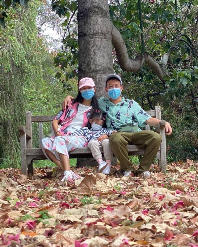 陈冠希化身情话boy，晒老婆泳装照表白：你来之