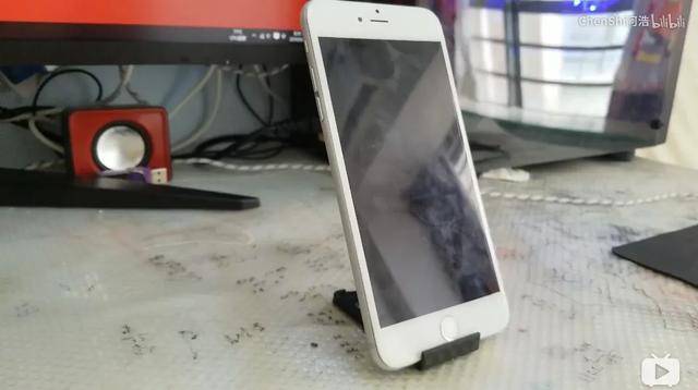 iPhone|iPhone换成5号电池也能用？这些B站UP主个个都是发明家