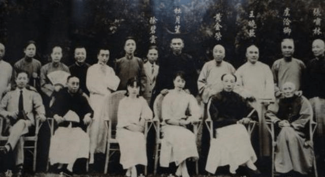 他是辛亥革命元老级,惨被青帮大佬刺杀,丧葬待遇仅4人