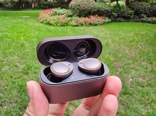 设计|旗舰中的旗舰！集动铁、高通、四麦降噪于一身的耳机：唐麦W5体验