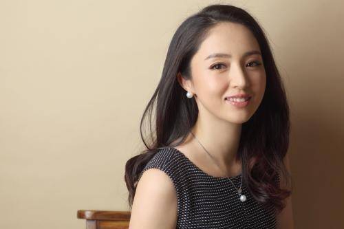 董璇新恋情曝光，姐弟恋引发争议，难道是被前