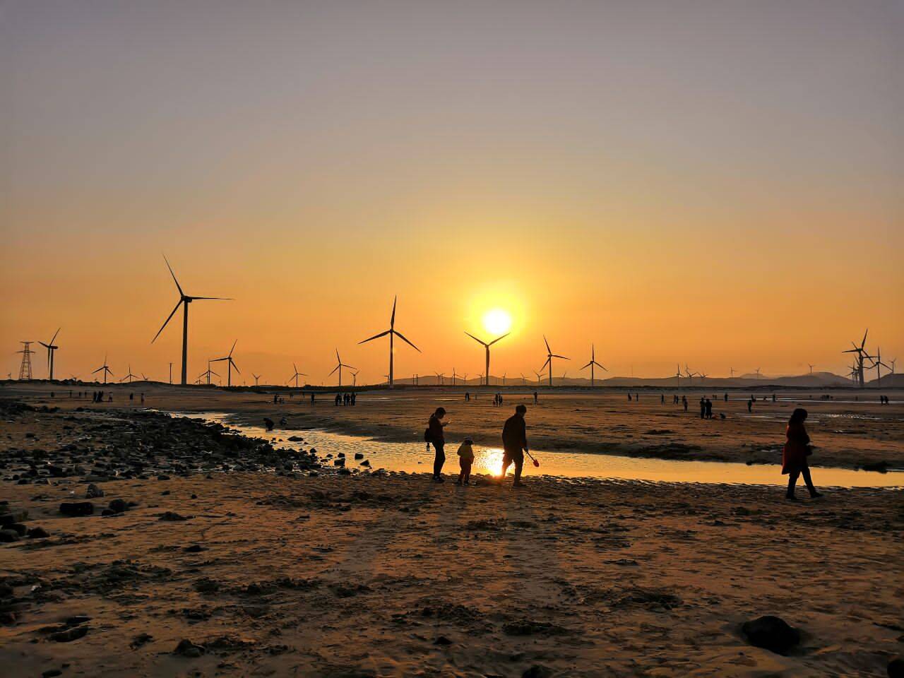 图为平潭夕阳下风景