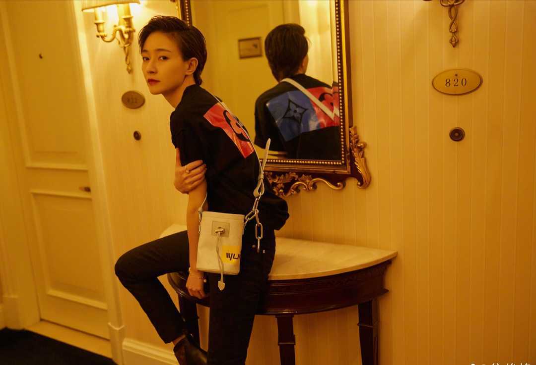 尖头|焦俊艳气质全开，穿一双尖头的短靴，更能突出她强大的气场！