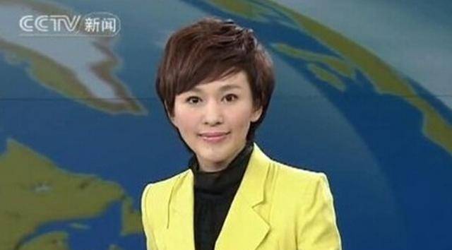 她是央视最美女主播,今43岁离开《新闻联播》,背后原因很现实