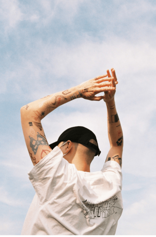 yamy|yamy代言眼线笔，有人骂有人赞，我们就该活成别人的标签吗？