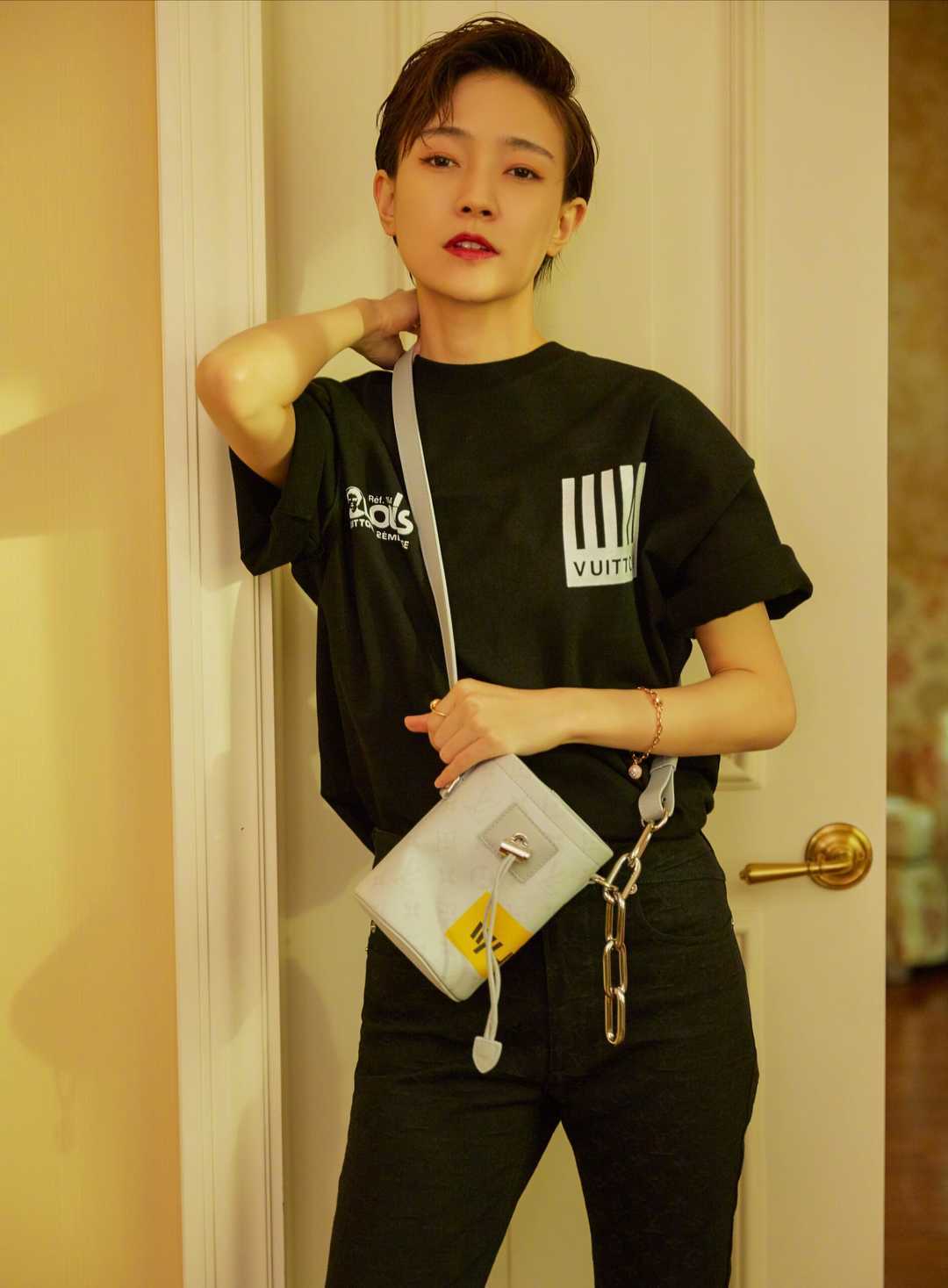 尖头|焦俊艳气质全开，穿一双尖头的短靴，更能突出她强大的气场！