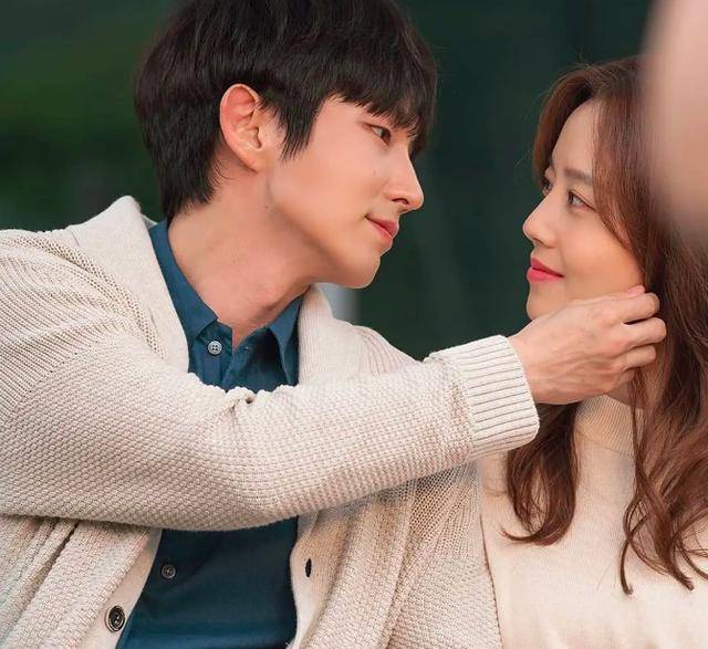 漂亮|《虽然是精神病但没关系》徐睿知那些漂亮的高跟鞋，都什么牌子？