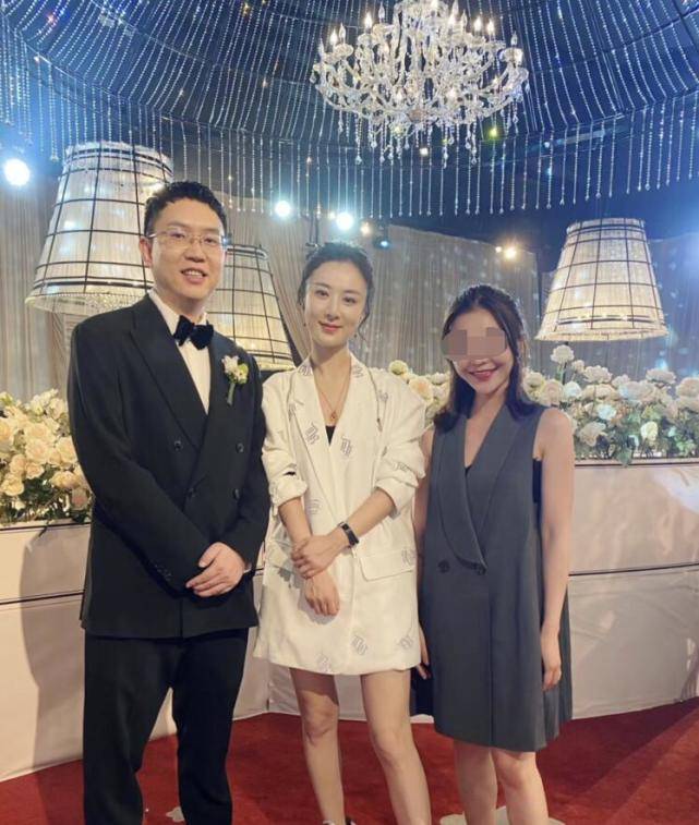 薇娅经纪人大婚，夫妻俩担任证婚人盛装出席，
