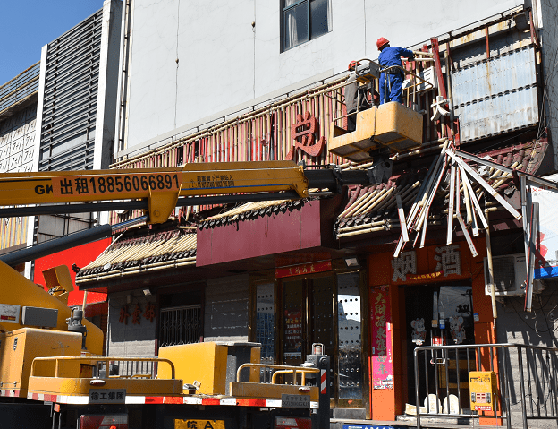 “泛亚电竞官方入口”
拆除违规广告店招  打造都会立面好风物  ——蜀山鼎力大举开展立面情况整治行动(图2)