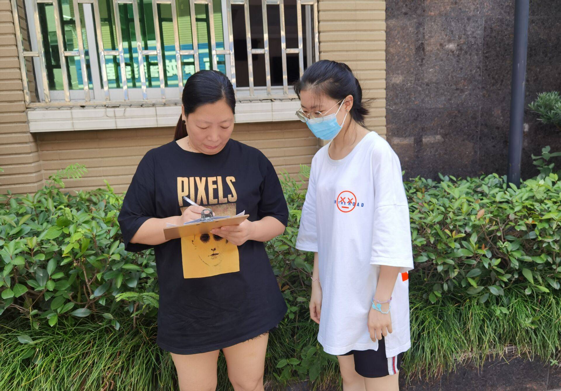 抗击疫情在行动——三下乡活动正在调研中_问卷