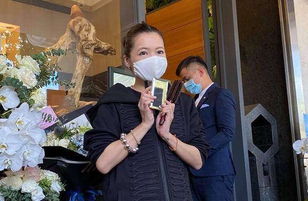 Makiyo为罗霈颖遗体上妆：会让罗姐美美的