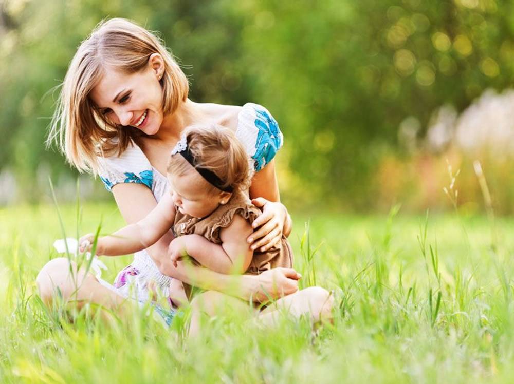 吊瓶|宝爸手举吊瓶不为所动,网友:跟班也闹情绪萌娃生病想吃冰淇淋