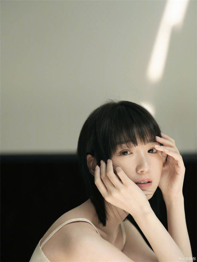 网曝毛晓彤和杨玏因戏生情,她发声疑回应