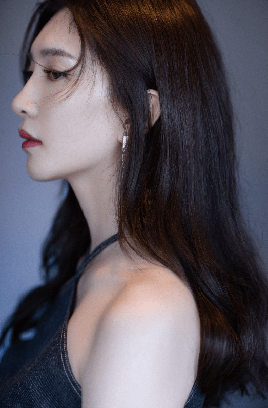 服装|江疏影的“推推靴”是认真的吗？腿不够细驾驭不上，对自己太狠了