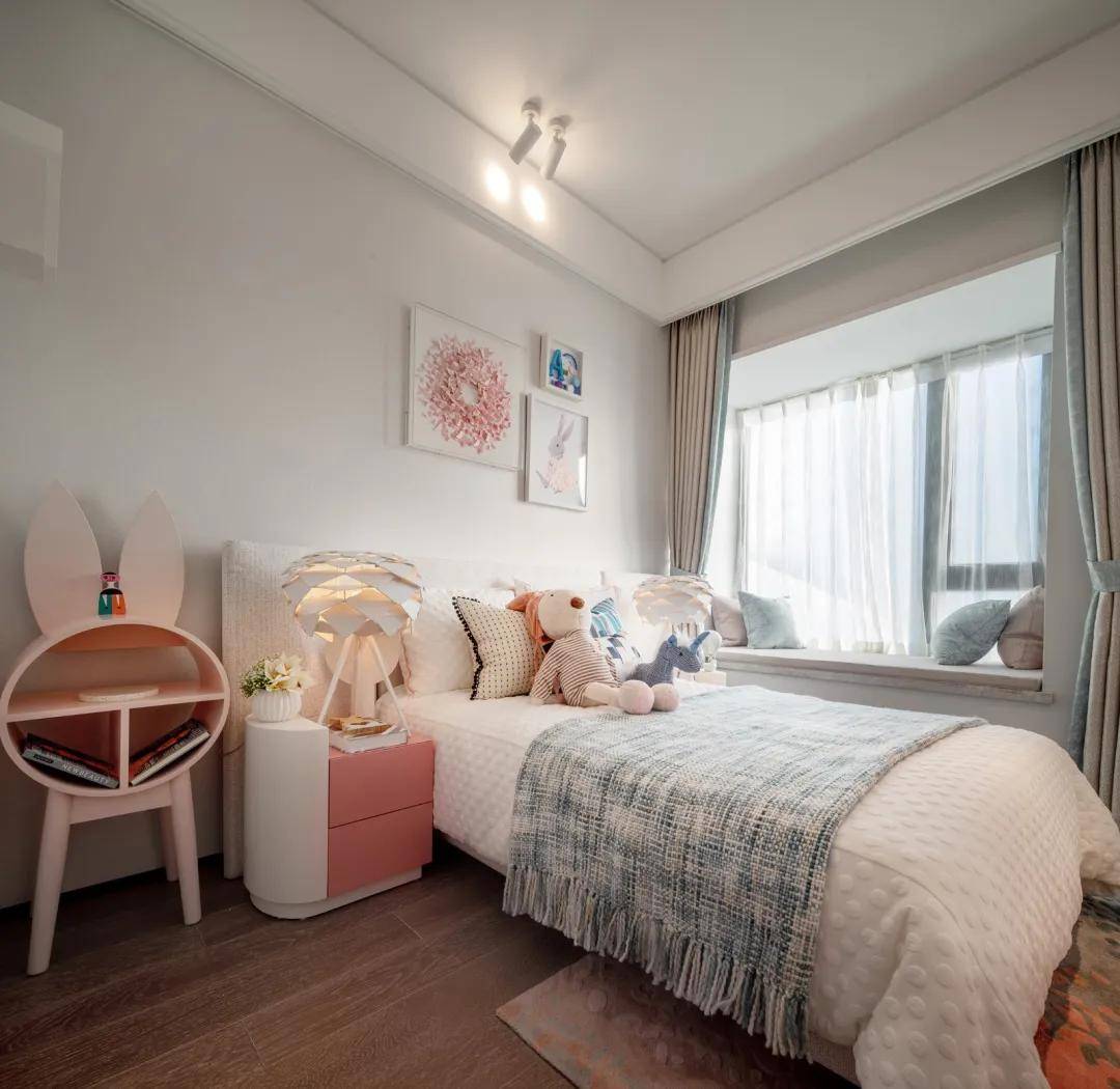 怎么装饰房间自己动手 8df6c13c1c3d472d847d2c6879e66d0c.jpeg