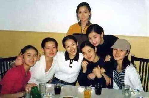 原创袁泉：与章子怡是同学，兜兜转转嫁给影帝夏雨，10年养育11个孩子